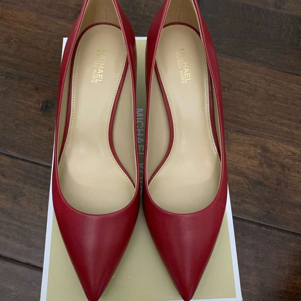 Michael Kors heels MK-Flex Kitten Pump scarlet red leather size 7 M. Brand new!